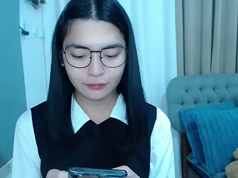 zhaviahale21 online show from 10-12-25, 03:27