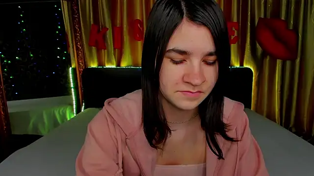 Snapshot of _Polly_Love_ chatting on 02-20-26, 07:21 Polly Love online show from 02-20-26, 07:21