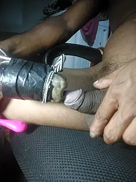 Snapshot of touldad chatting on 11-19-25, 12:49 touldad online show from 11-19-25, 12:49