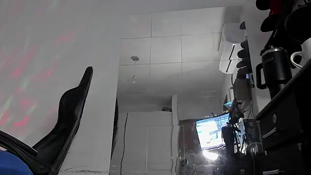 Snapshot of Moon_Sammy chatting on 04-26-26, 01:47 Moon Sammy online show from 04-26-26, 01:47
