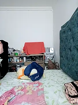 KimPielCanela online show from 01-31-25, 06:36