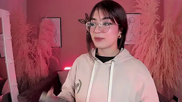 Megan mooree  online show from 01-11-25, 06:01