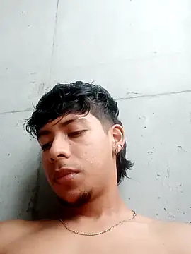 Snapshot of Elputas chatting on 10-28-25, 03:47 Elputas online show from 10-28-25, 03:47