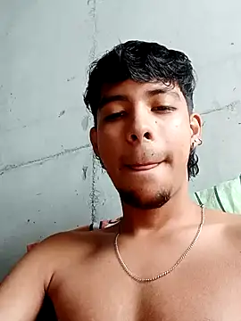 Snapshot of Elputas chatting on 10-31-25, 02:40 Elputas online show from 10-31-25, 02:40