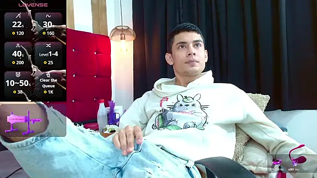 Snapshot of Oliver_king_sex chatting on 10-16-25, 03:35 Oliver king sex online show from 10-16-25, 03:35