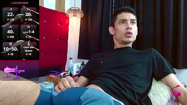 Snapshot of Oliver_king_sex chatting on 10-22-25, 03:23 Oliver king sex online show from 10-22-25, 03:23