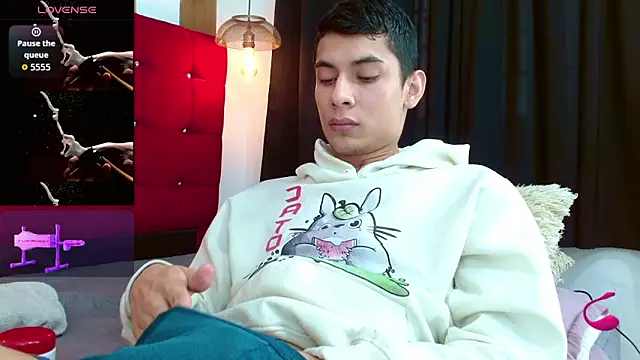 Snapshot of Oliver_king_sex chatting on 10-23-25, 03:33 Oliver king sex online show from 10-23-25, 03:33