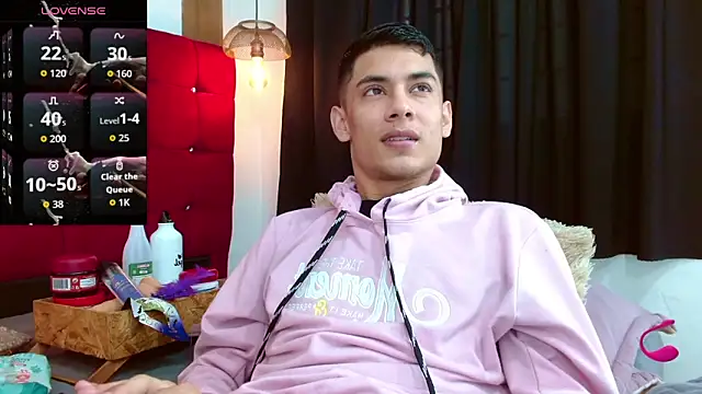 Snapshot of Oliver_king_sex chatting on 10-29-25, 03:25 Oliver king sex online show from 10-29-25, 03:25