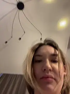 Snapshot of Holly_Molii chatting on 03-18-26, 12:25 Holly Molii online show from 03-18-26, 12:25