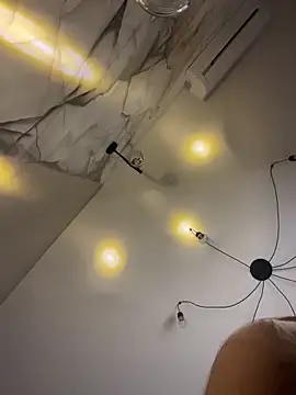 Snapshot of Holly_Molii chatting on 03-19-26, 12:47 Holly Molii online show from 03-19-26, 12:47