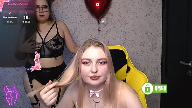 Snapshot of EvaAndLilith chatting on 02-14-25, 04:09 EvaAndLilith online show from 02-14-25, 04:09