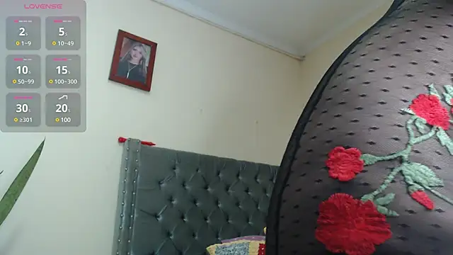 Snapshot of Emmy_flow chatting on 12-22-24, 01:34 Emmy flow online show from 12-22-24, 01:34