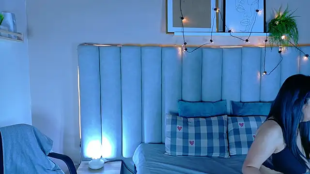 Snapshot of JaylaScott__ chatting on 10-13-25, 11:43 JaylaScott online show from 10-13-25, 11:43