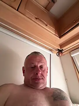 JakubW79 online show from 05-06-26, 04:01