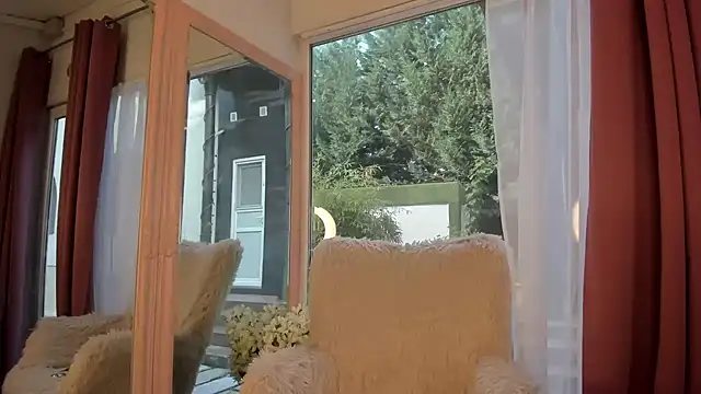 Mia  Milan online show from 10-10-25, 06:34