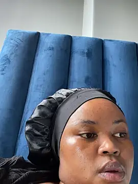 Curveysinaa online show from 02-19-25, 09:25