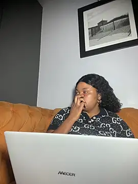 Curveysinaa online show from 03-10-25, 02:37