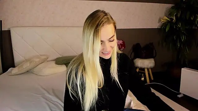 Snapshot of KateOwyns chatting on 12-04-24, 01:09 KateOwyns online show from 12-04-24, 01:09