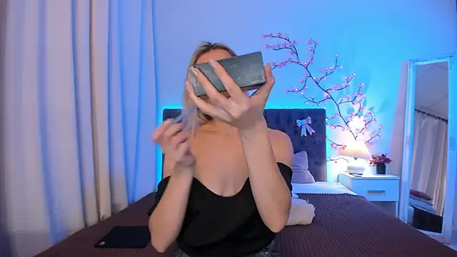 Snapshot of KateOwyns chatting on 03-26-26, 01:49 KateOwyns online show from 03-26-26, 01:49