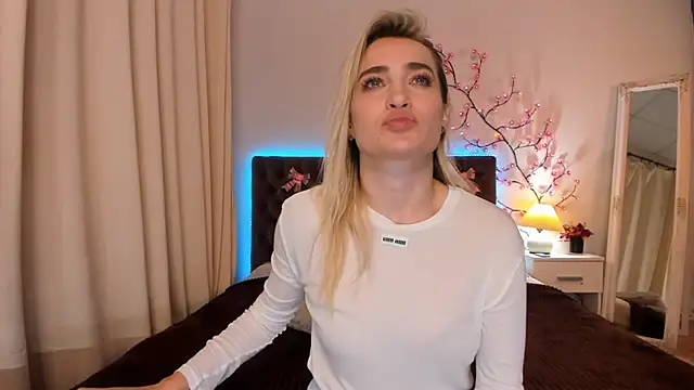 Snapshot of KateOwyns chatting on 03-27-26, 01:22 KateOwyns online show from 03-27-26, 01:22