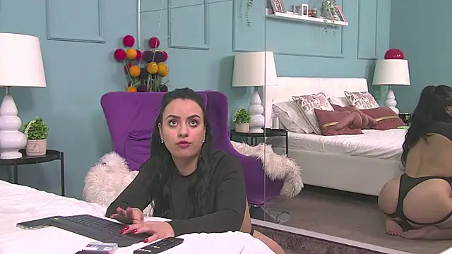 ElyzaIbarra online show from 03-10-25, 05:39