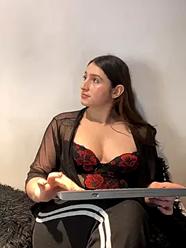 Snapshot of kamel-ayesha chatting on 10-21-25, 05:35 kamel-ayesha online show from 10-21-25, 05:35