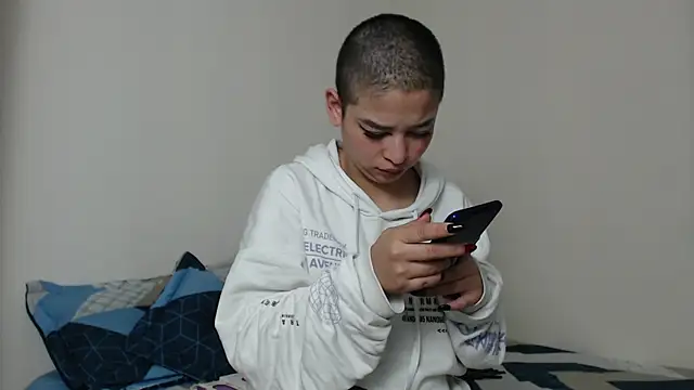 Snapshot of Bitsy_Messy chatting on 01-04-25, 10:16 Bitsy Messy online show from 01-04-25, 10:16