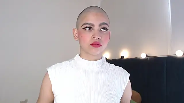 Snapshot of Bitsy_Messy chatting on 01-14-25, 05:34 Bitsy Messy online show from 01-14-25, 05:34