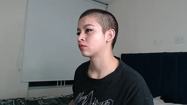 Snapshot of Bitsy_Messy chatting on 03-04-25, 03:55 Bitsy Messy online show from 03-04-25, 03:55