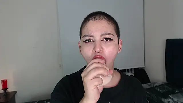 Snapshot of Bitsy_Messy chatting on 03-04-25, 10:02 Bitsy Messy online show from 03-04-25, 10:02