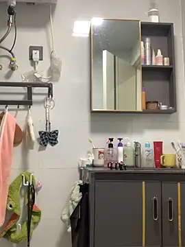 Aimeil online show from 10-03-25, 04:37