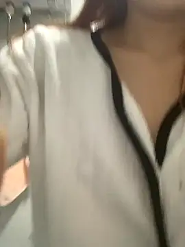 Aimeil online show from 11-28-25, 05:04