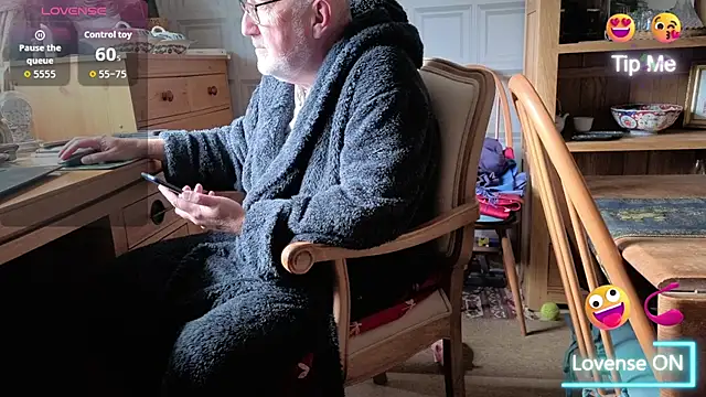 Adamdaddybear online show from 09-24-25, 07:23