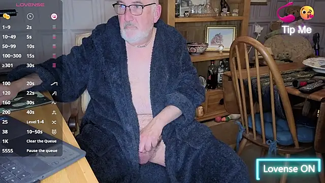 Adamdaddybear online show from 10-17-25, 08:22