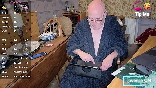 Adamdaddybear online show from 11-01-25, 09:06