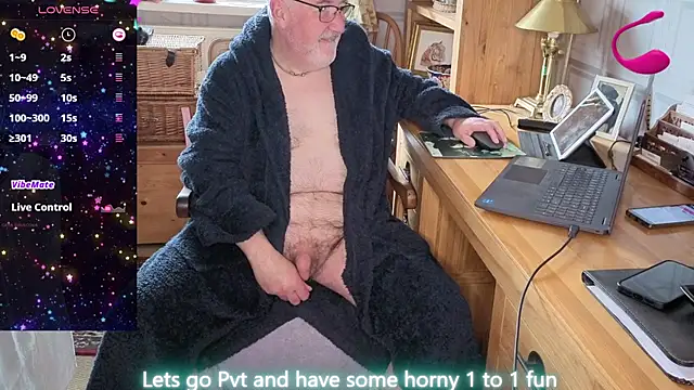 Adamdaddybear online show from 04-11-26, 07:45