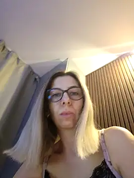 Snapshot of SukyGirl chatting on 12-12-24, 04:26 SukyGirl online show from 12-12-24, 04:26