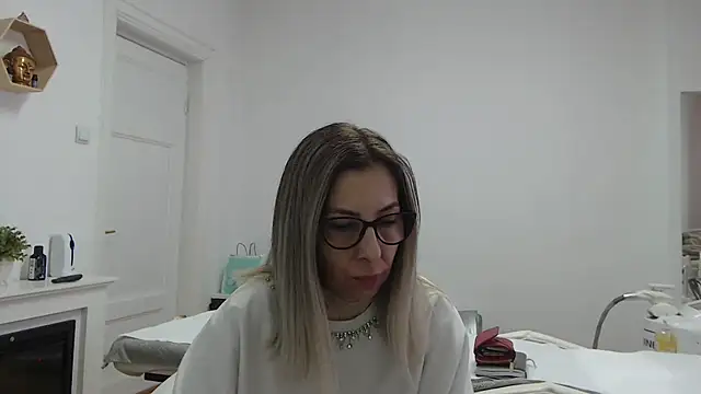 Snapshot of SukyGirl chatting on 12-13-24, 08:51 SukyGirl online show from 12-13-24, 08:51