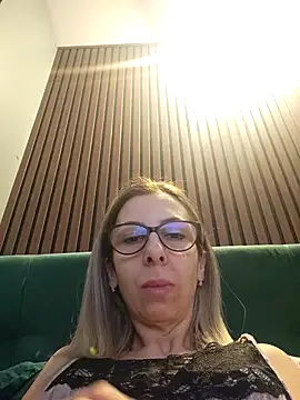 Snapshot of SukyGirl chatting on 12-16-24, 04:23 SukyGirl online show from 12-16-24, 04:23