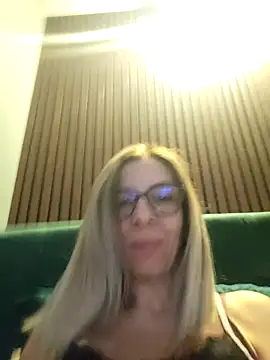 Snapshot of SukyGirl chatting on 12-18-24, 07:26 SukyGirl online show from 12-18-24, 07:26