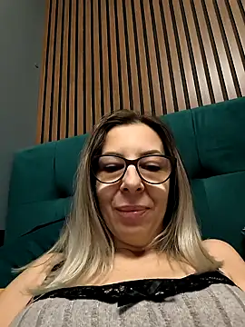 Snapshot of SukyGirl chatting on 12-22-24, 09:11 SukyGirl online show from 12-22-24, 09:11