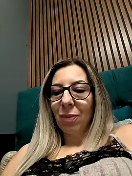 Snapshot of SukyGirl chatting on 12-27-24, 07:29 SukyGirl online show from 12-27-24, 07:29