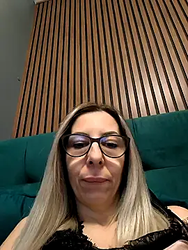 Snapshot of SukyGirl chatting on 12-27-24, 03:37 SukyGirl online show from 12-27-24, 03:37