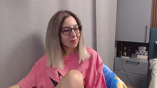 Snapshot of SukyGirl chatting on 01-01-25, 11:27 SukyGirl online show from 01-01-25, 11:27