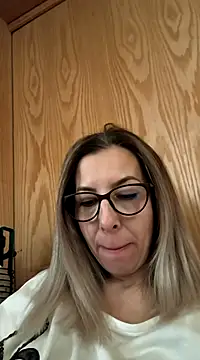 Snapshot of SukyGirl chatting on 01-08-25, 08:16 SukyGirl online show from 01-08-25, 08:16