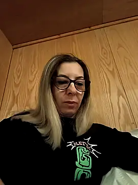 Snapshot of SukyGirl chatting on 01-10-25, 08:29 SukyGirl online show from 01-10-25, 08:29