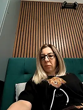 Snapshot of SukyGirl chatting on 01-21-25, 04:21 SukyGirl online show from 01-21-25, 04:21