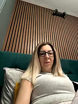 Snapshot of SukyGirl chatting on 01-27-25, 04:30 SukyGirl online show from 01-27-25, 04:30