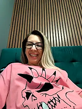 Snapshot of SukyGirl chatting on 01-31-25, 12:28 SukyGirl online show from 01-31-25, 12:28