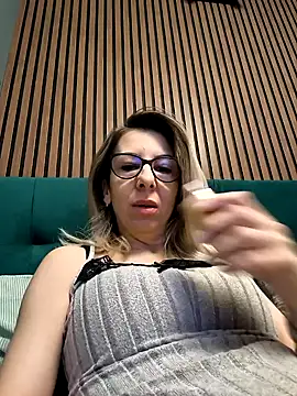 Snapshot of SukyGirl chatting on 02-06-25, 05:25 SukyGirl online show from 02-06-25, 05:25